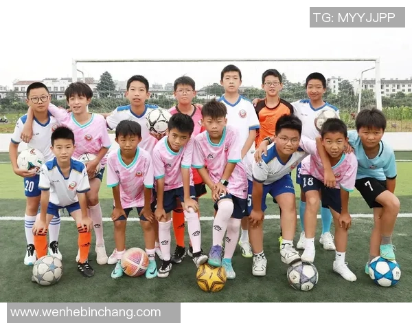 玩得花的足球明星们如何在绿茵场上展现个人魅力与风采