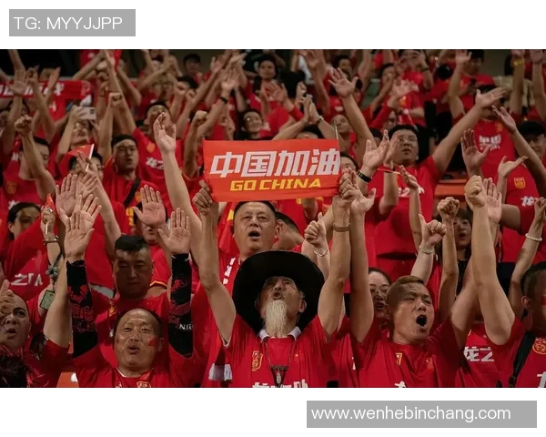 红色足球明星风采展现激情与荣耀的瞬间 红色足球明星风采展现激情与荣耀的瞬间