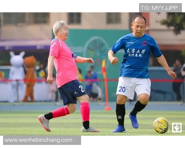 深入探讨足球明星背后的故事与成就的精彩采访策划案例分析