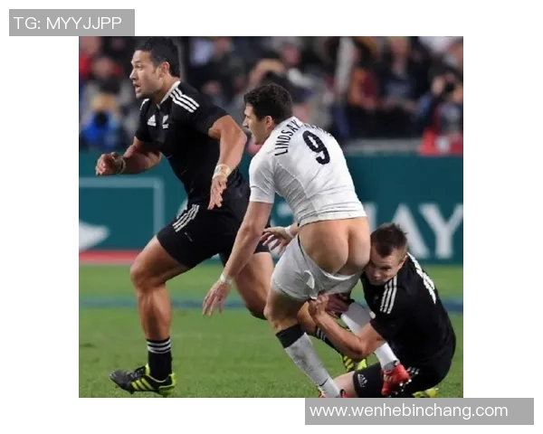 足球明星们的搞笑瞬间大合集让你捧腹大笑的精彩视频回顾