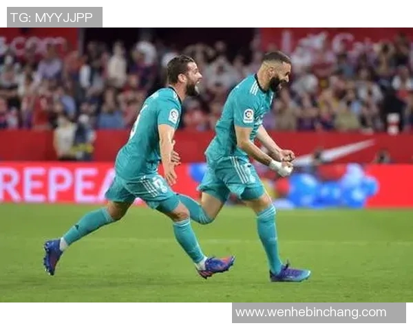 塞维利亚与比尔的精彩对决揭示了足球战术与团队合作的重要性 塞维利亚与比尔的精彩对决揭示了足球战术与团队合作的重要性